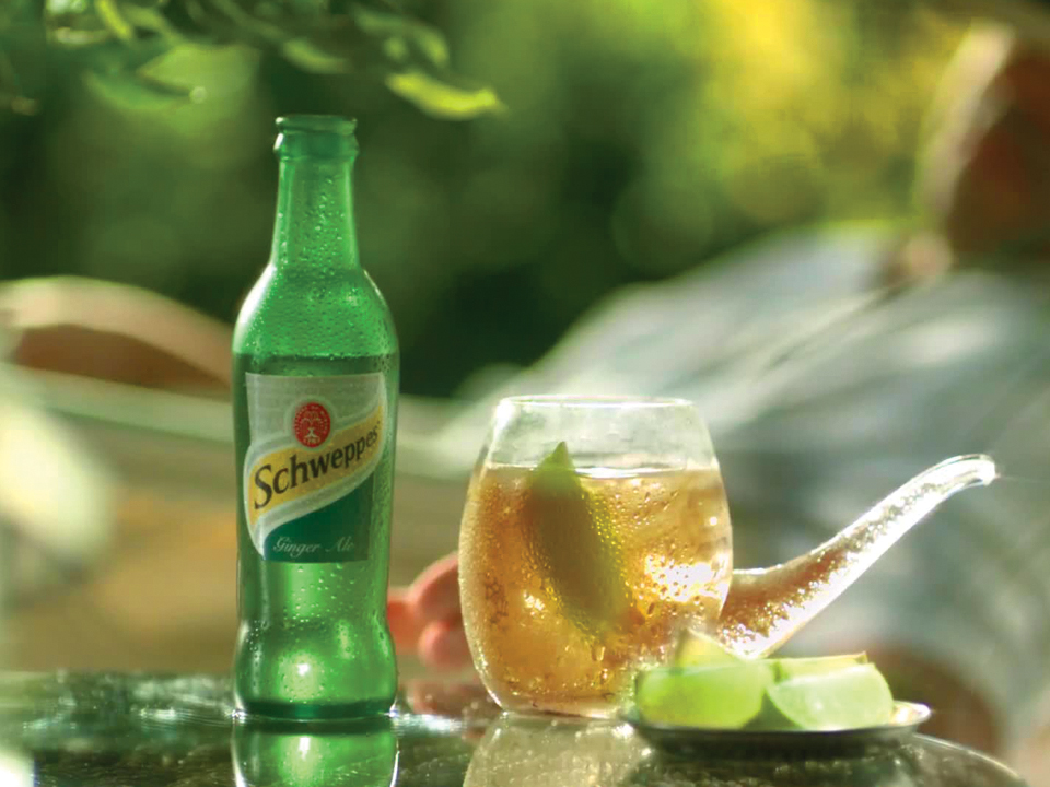 Schweppes Bottle/Ice